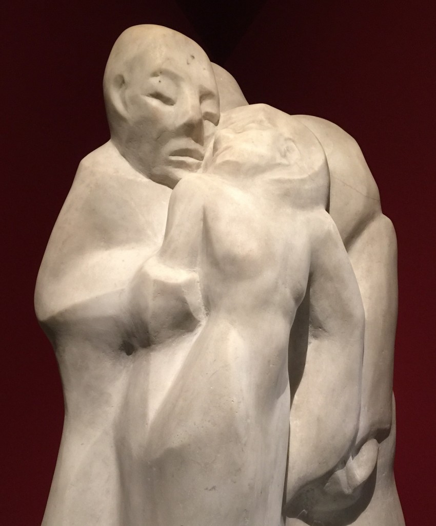 Kiss sculpture (3) blog