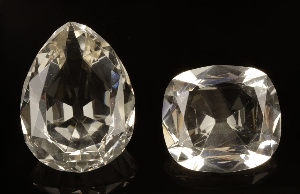 Image of two replica diamonds - the pear-shaped Great Star of Africa, and the cushion-shaped Lesser Star of Africa
