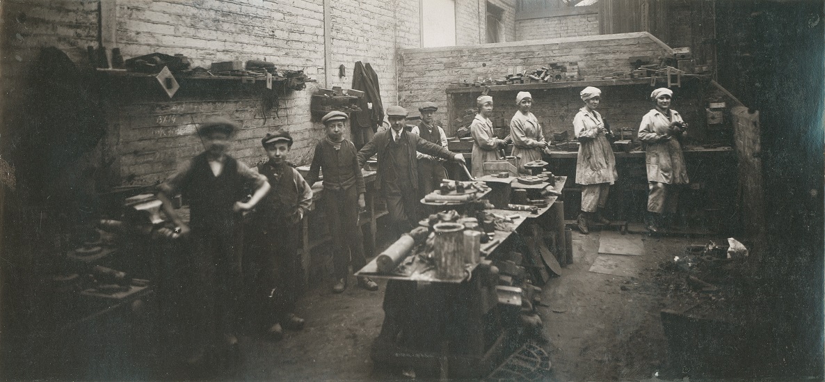 A group of male and female workers during World War Iresized