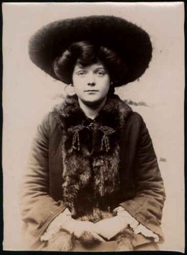 Maud Garmey, domestic servant, arrested for theft, 1905